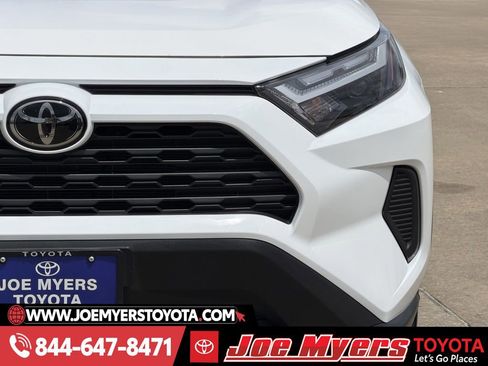Used 2025 Toyota RAV4 XLE image 4