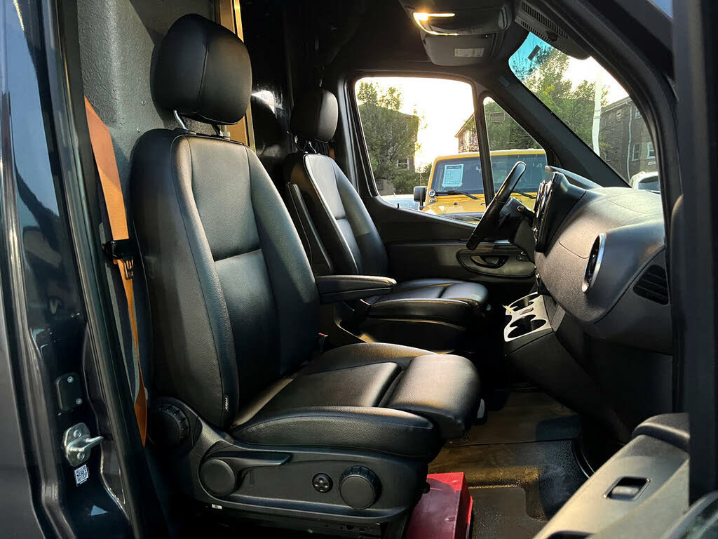 Used 2020 Mercedes-Benz Sprinter 4500 image 24