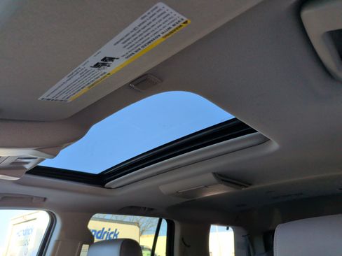 Used 2015 GMC Yukon Denali w/ Premium Package image 30