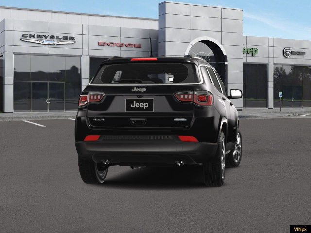Used 2024 Jeep Compass Latitude w/ Sun and Sound Group AWD/4WD image 14
