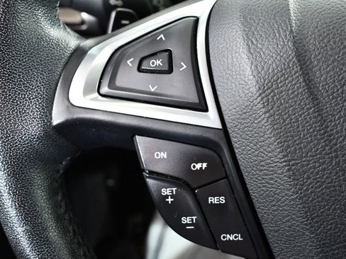 Used 2017 Ford Fusion SE w/ Fusion SE Technology Package image 30