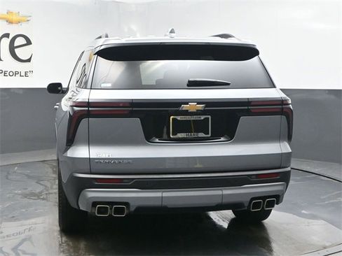 Used 2025 Chevrolet Traverse LT image 36