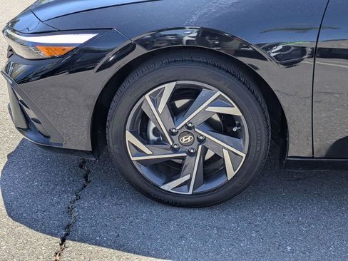 Certified 2025 Hyundai Elantra Sport image 10