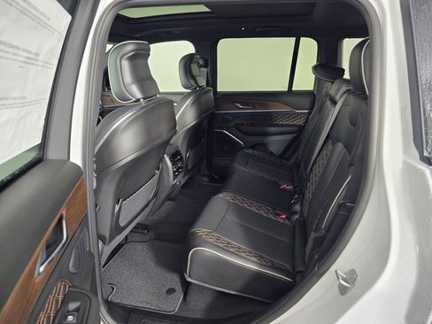 New 2025 Jeep Grand Cherokee Summit w/ Obsidian Package image 31