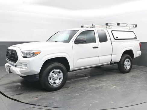 Used 2022 Toyota Tacoma SR image 4