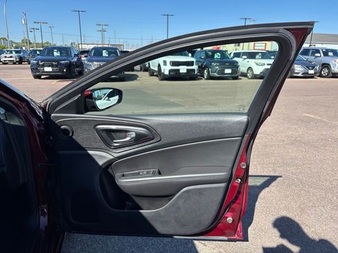 Used 2016 Chrysler 200 S FWD image 30