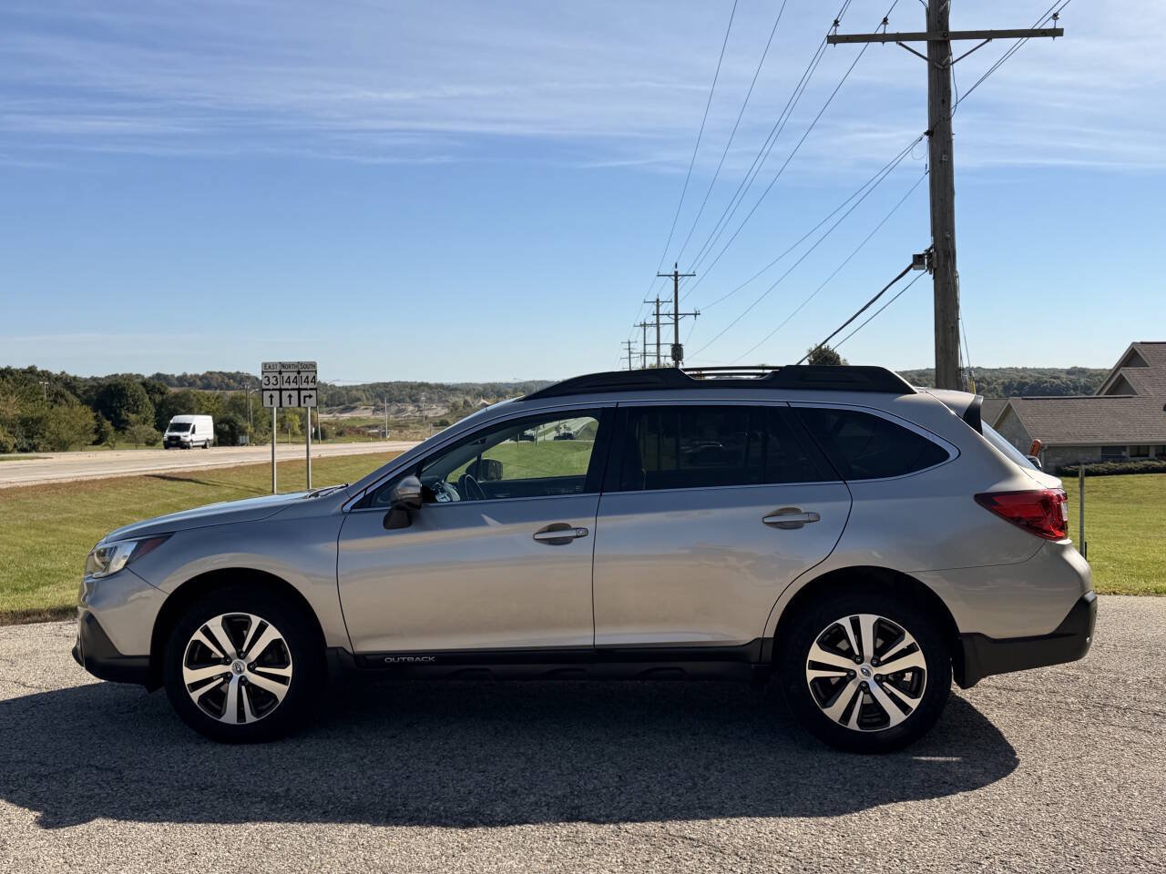 Used 2019 Subaru Outback 2.5i Limited AWD/4WD image 2