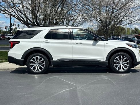 Certified 2025 Ford Explorer ST-Line image 8