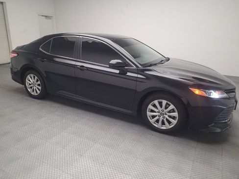 Used 2018 Toyota Camry LE image 11