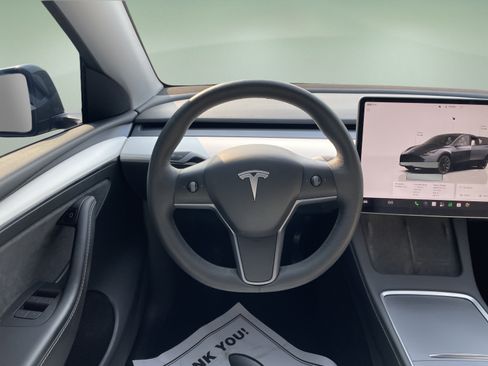 Used 2023 Tesla Model Y Long Range AWD/4WD image 27