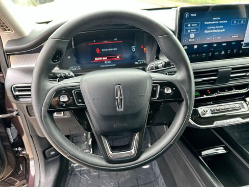 Used 2023 Lincoln Corsair FWD image 14