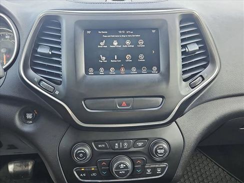 Used 2019 Jeep Cherokee Latitude Plus w/ Comfort/Convenience Group image 15