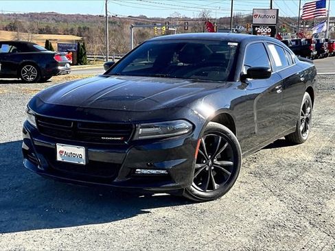Used 2021 Dodge Charger SXT w/ Blacktop Package image 2