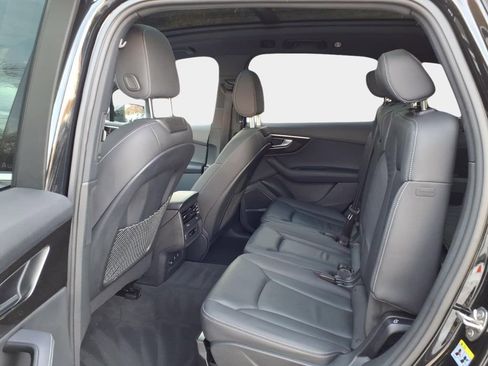 Used 2025 Audi Q7 3.0T Premium Plus image 10