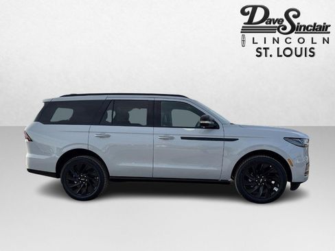 New 2025 Lincoln Navigator Reserve w/ Jet Appearance Package image 4