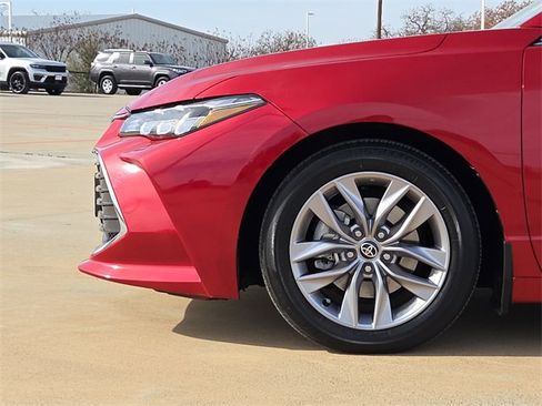 Used 2022 Toyota Avalon XLE image 5