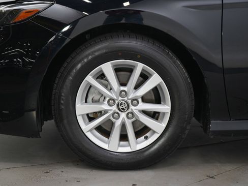 Used 2025 Toyota Camry LE image 27
