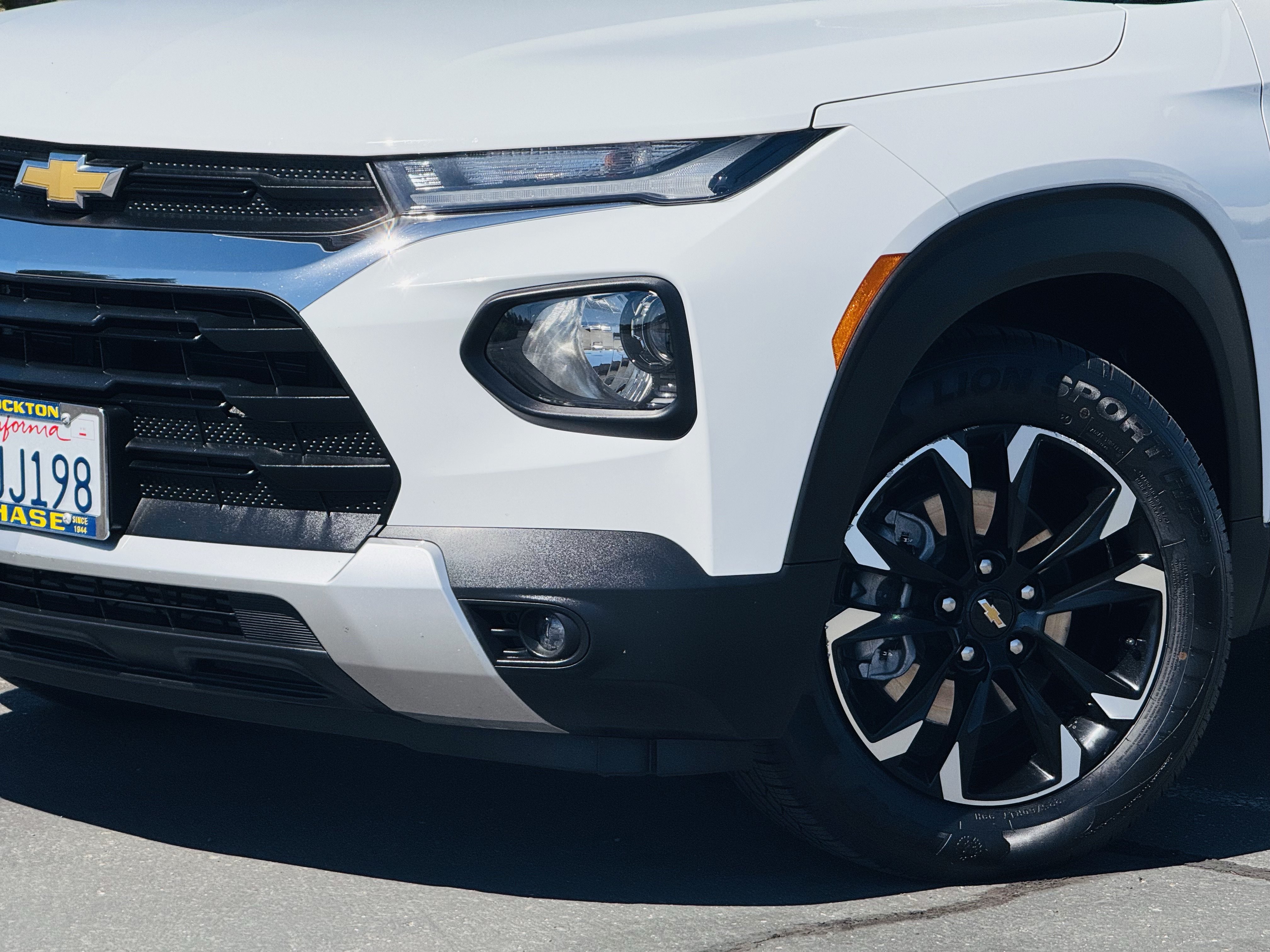 Used 2022 Chevrolet TrailBlazer LT w/ Convenience Package FWD image 3