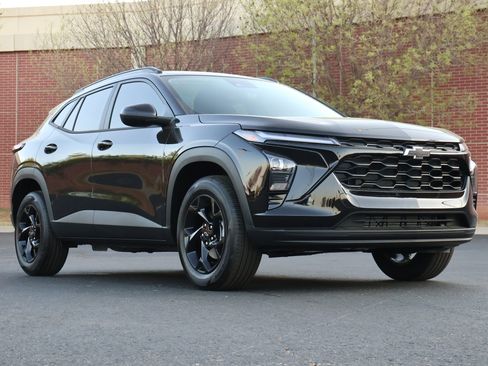 New 2026 Chevrolet Trax LT w/ Driver Confidence Package FWD image 1