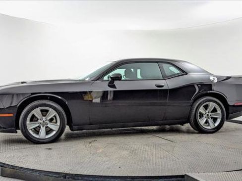 Used 2023 Dodge Challenger SXT image 3