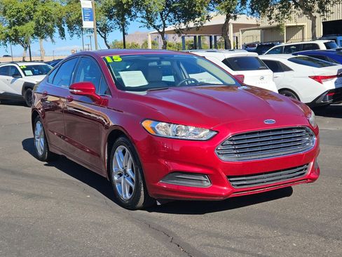 Used 2015 Ford Fusion SE image 3
