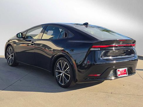 Used 2025 Toyota Prius XLE image 5