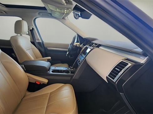 Used 2020 Land Rover Discovery Landmark image 28