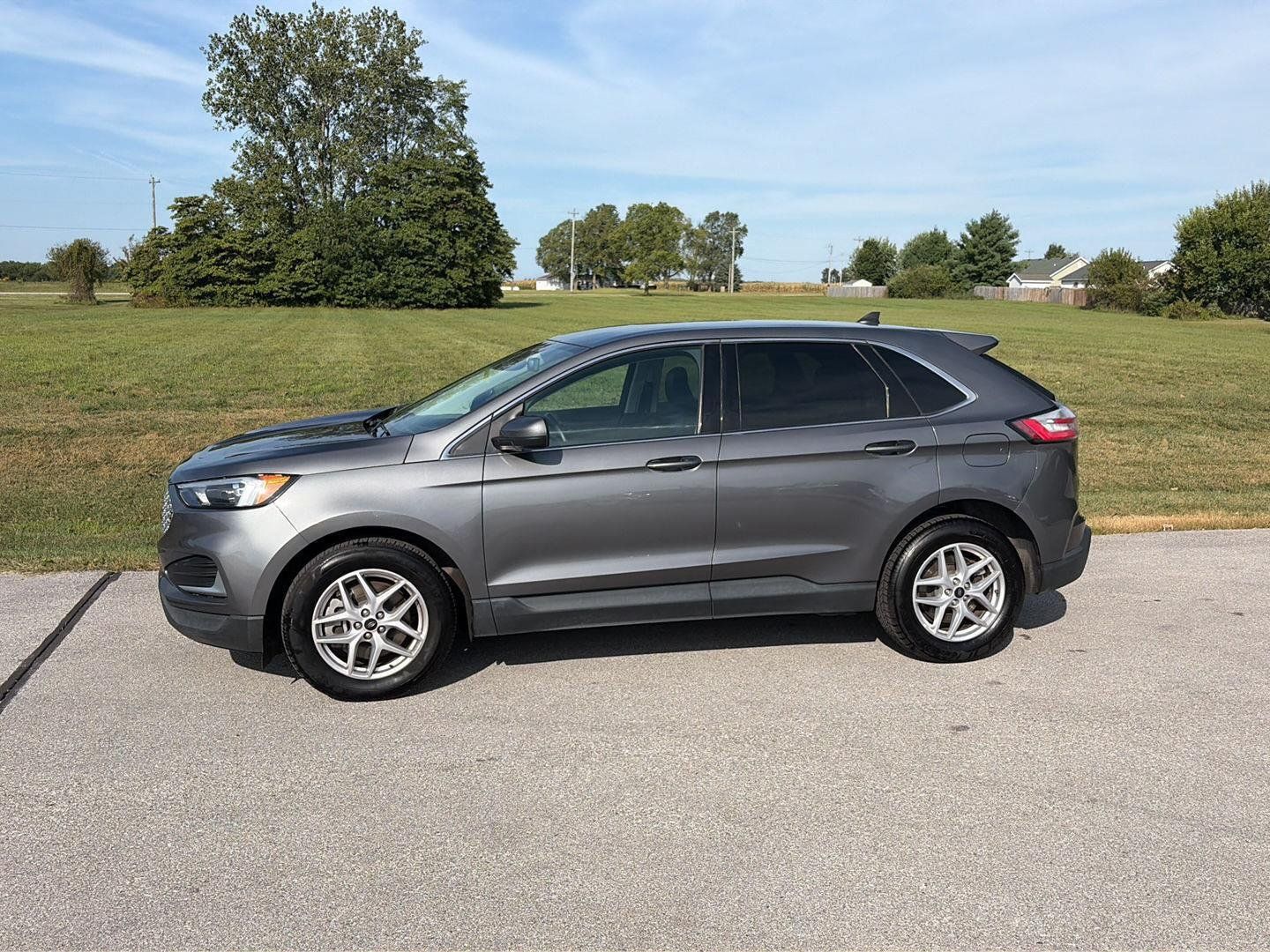 Used 2024 Ford Edge SEL AWD/4WD image 2