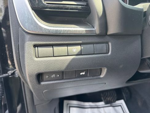 Used 2021 Nissan Rogue SV w/ Premium Package image 13