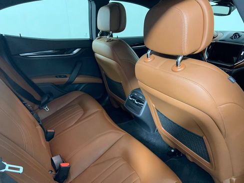 Used 2021 Maserati Ghibli RWD image 11