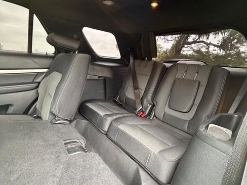 Used 2018 Ford Explorer XLT FWD image 13