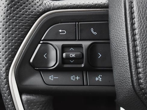 Used 2025 Toyota Tacoma TRD Off-Road w/ TRD Off Road Upgrade Package AWD/4WD image 7