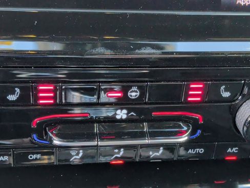 New 2025 Jeep Grand Cherokee L Altitude image 30