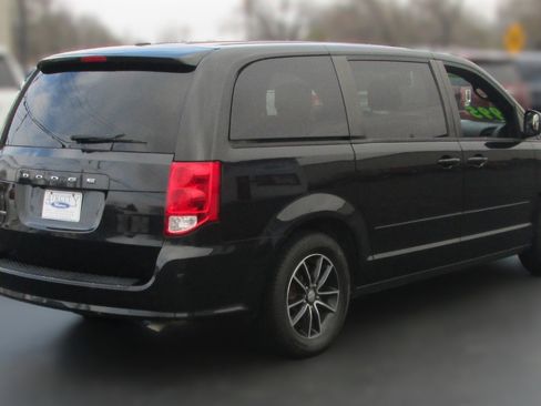 Used 2016 Dodge Grand Caravan SXT w/ UConnect Hands-Free Group image 5