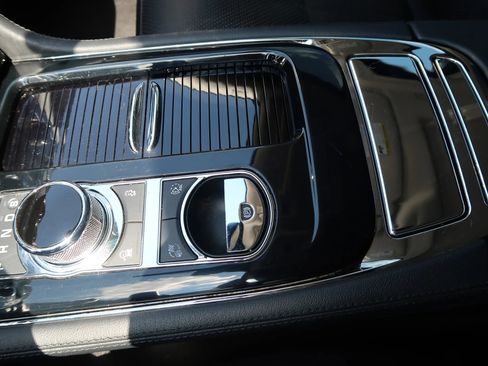 Used 2017 Jaguar XJ R-Sport image 25