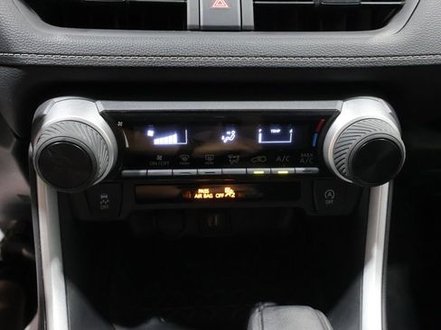 Used 2023 Toyota RAV4 LE AWD/4WD image 28