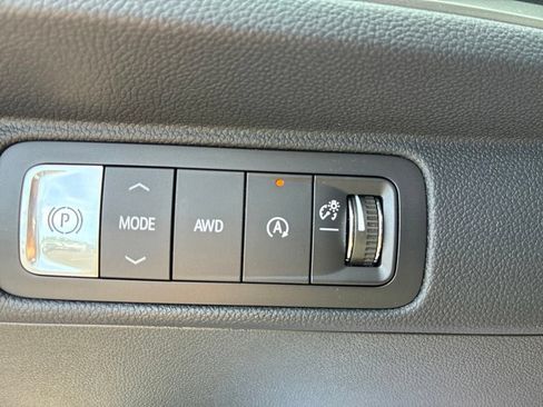 New 2026 Chevrolet Traverse LT w/ Sun and Wheel Package AWD/4WD image 23