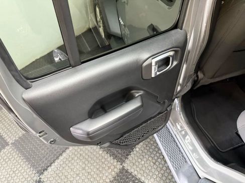 Used 2021 Jeep Wrangler Unlimited Sport image 31