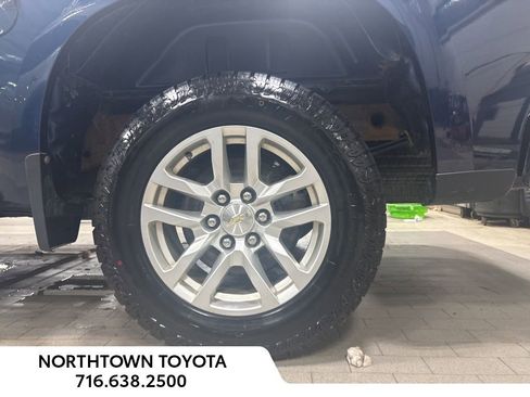 Used 2021 Chevrolet Silverado 1500 LT AWD/4WD image 22