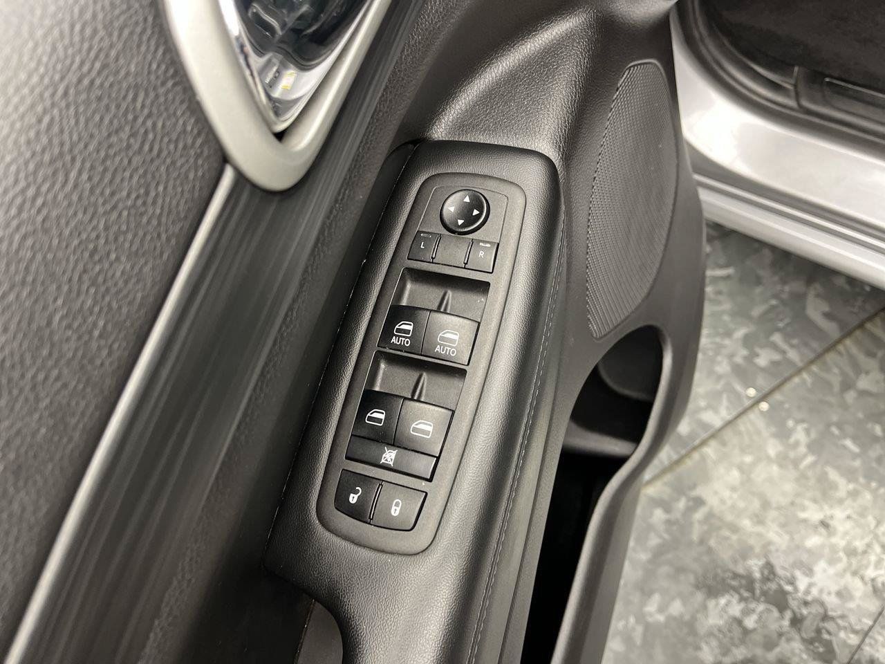 Used 2021 Jeep Grand Cherokee Laredo X AWD/4WD image 8