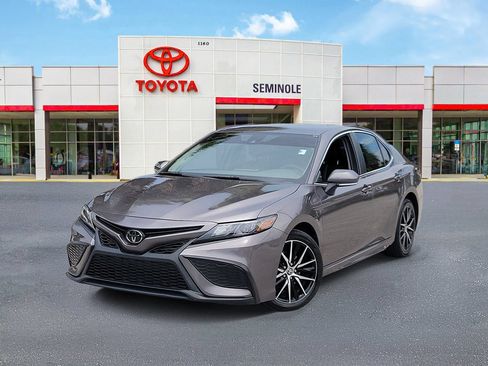 Used 2024 Toyota Camry SE FWD image 1