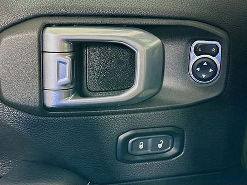 Used 2022 Jeep Wrangler Unlimited Sahara w/ Cold Weather Group image 26