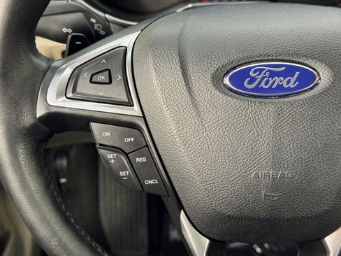 Used 2017 Ford Fusion SE w/ Fusion SE Technology Package image 19