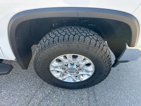 Used 2020 Chevrolet Silverado 2500 LT w/ Convenience Package AWD/4WD image 10
