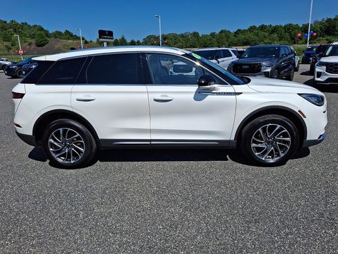 Certified 2022 Lincoln Corsair AWD w/ Equipment Group 101A image 8