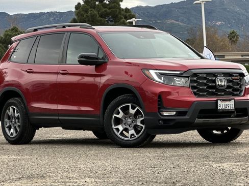 Used 2023 Honda Passport TrailSport image 2