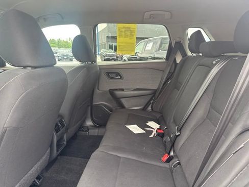 Used 2023 Nissan Rogue S AWD/4WD image 16