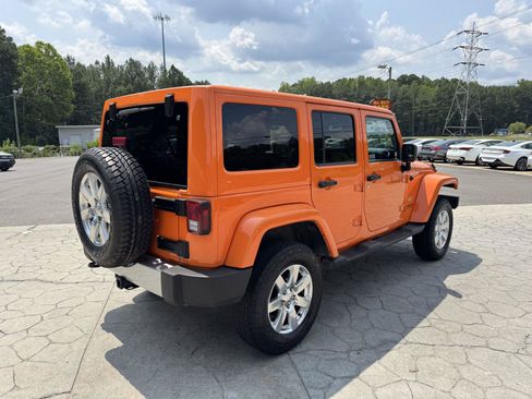 Used 2012 Jeep Wrangler Unlimited Sahara w/ Connectivity Group AWD/4WD image 13