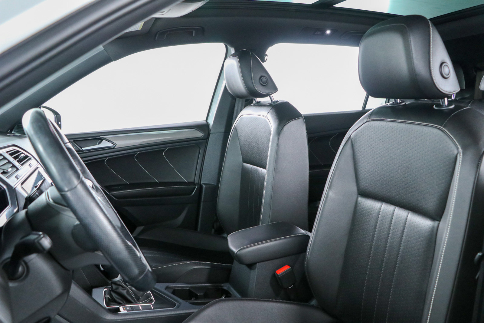 Used 2022 Volkswagen Tiguan SE R-Line FWD image 24