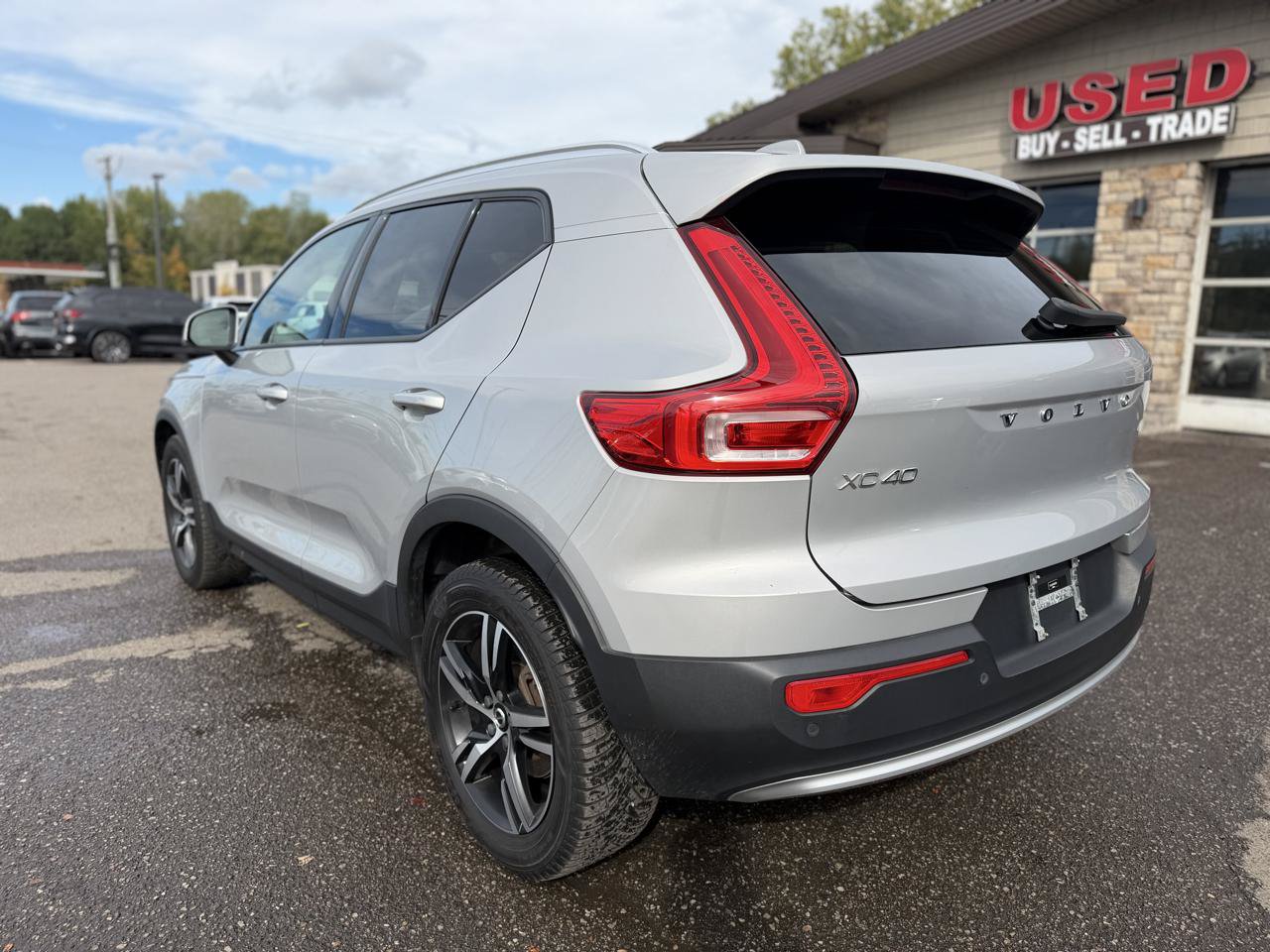 Used 2023 Volvo XC40 B5 Core AWD/4WD image 8